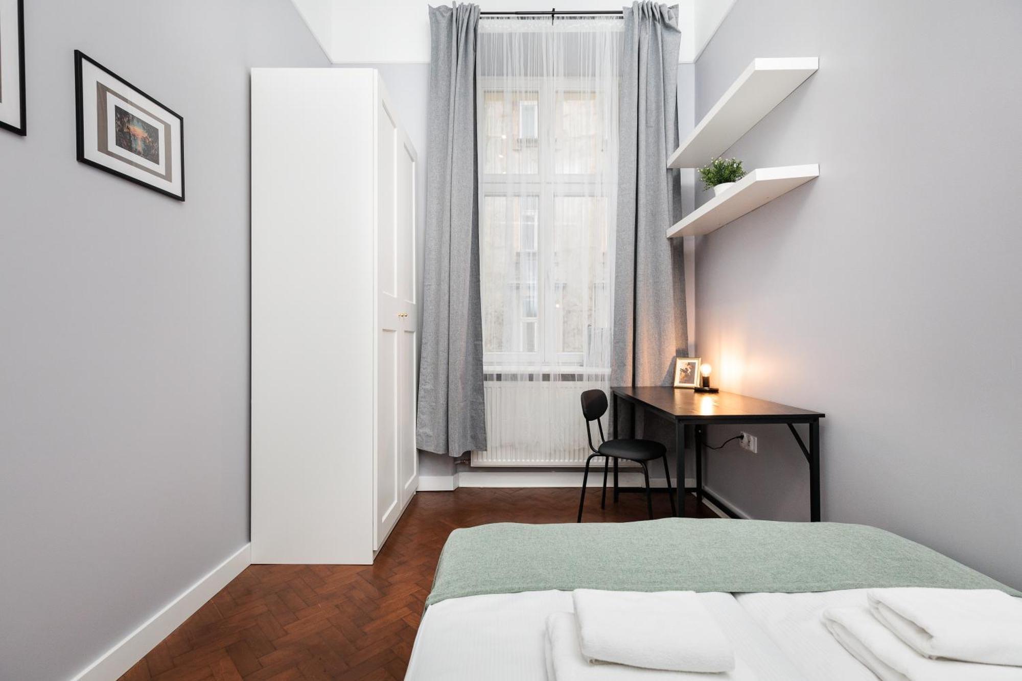 Spacious & Modern 6 Bedroom - Around The Main Market Square - By Upstairs Appartement *