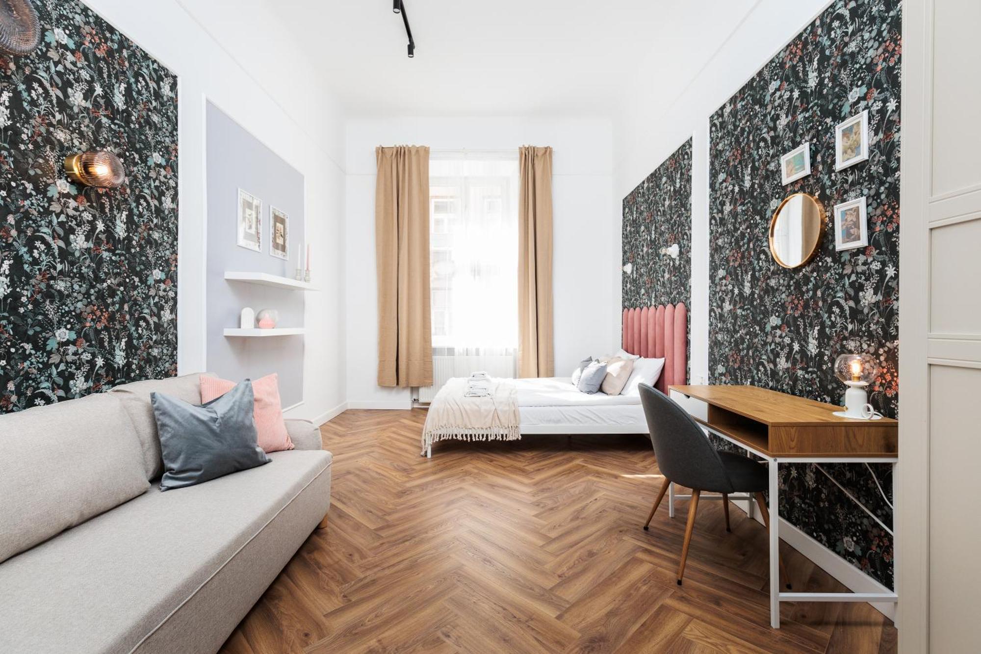 Spacious & Modern 6 Bedroom - Around The Main Market Square - By Upstairs Appartement *