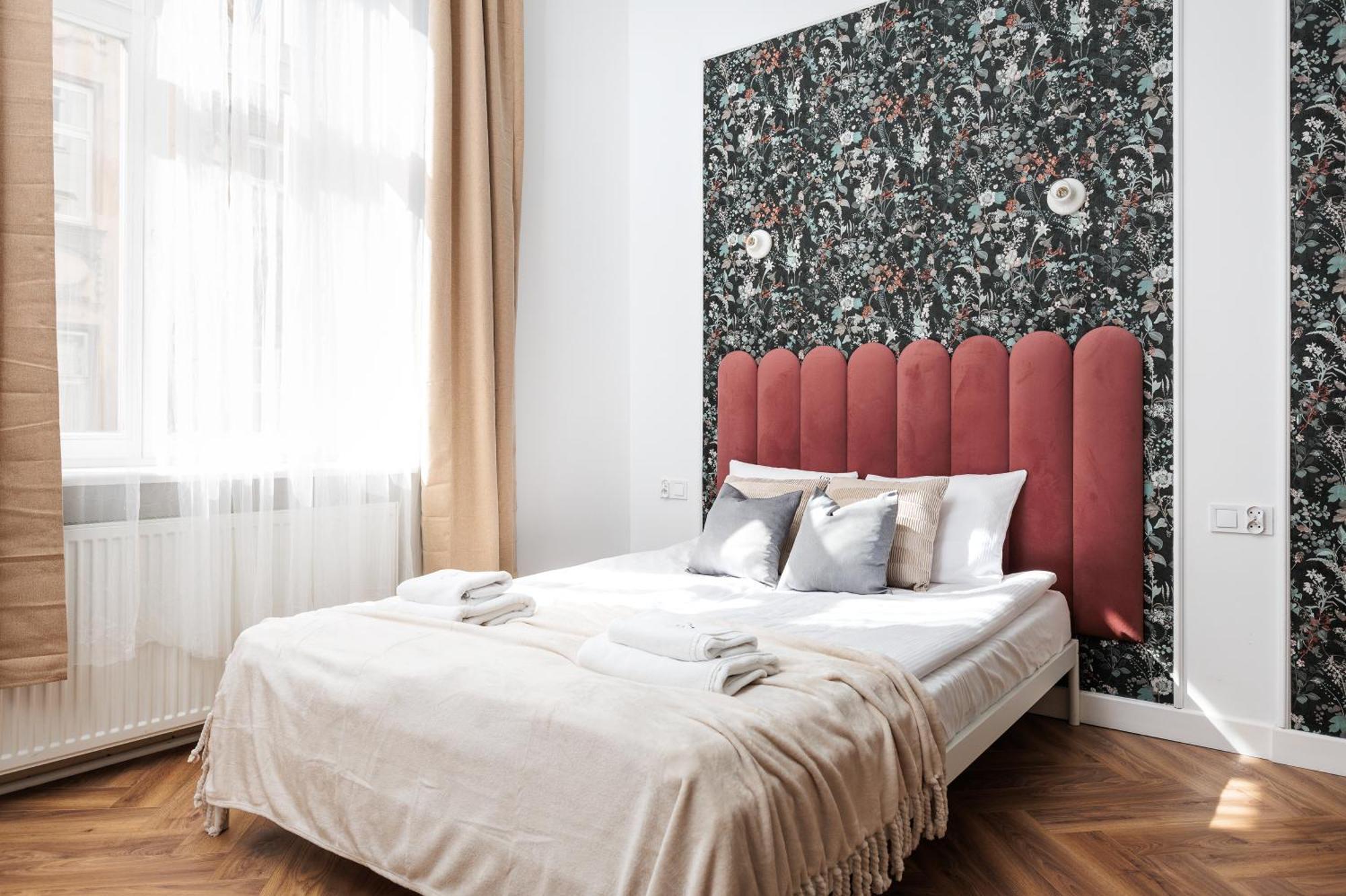 Spacious & Modern 6 Bedroom - Around The Main Market Square - By Upstairs Appartement
