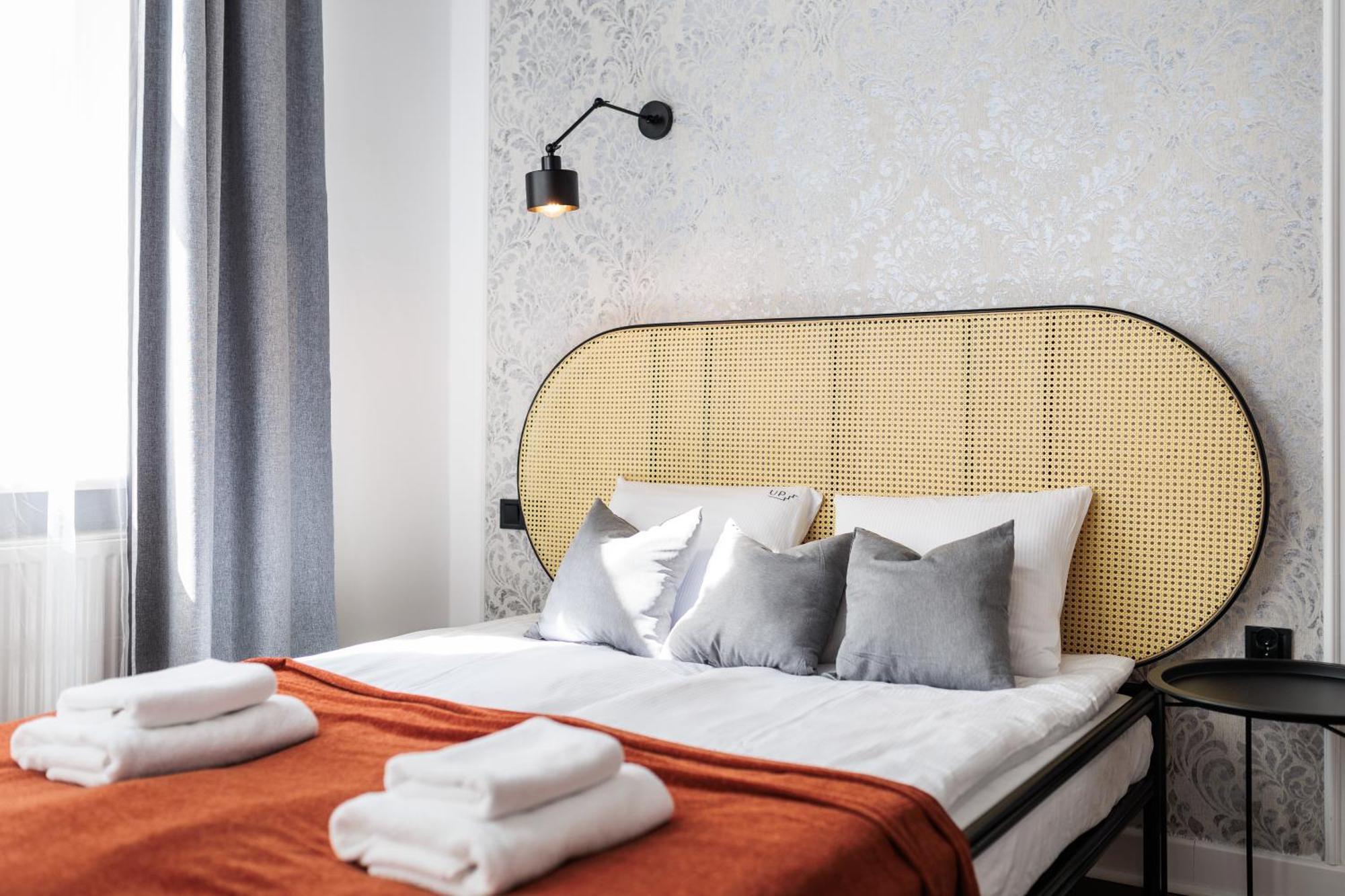 Spacious & Modern 6 Bedroom - Around The Main Market Square - By Upstairs Appartement *