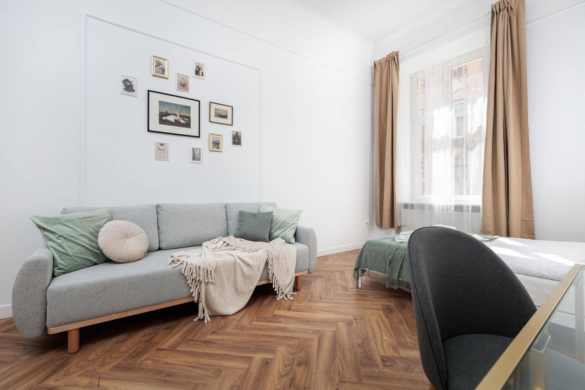 Apartment Spacious & Modern 6 Bedroom - Around The Main Market Square - By Upstairs Krakau